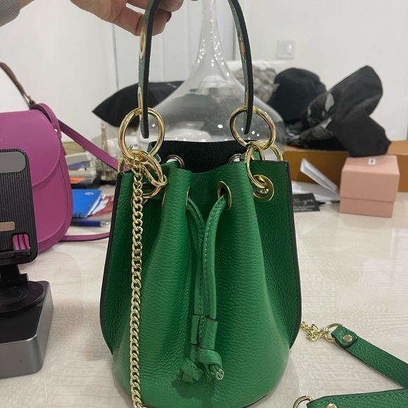 Elegant Green Mini Bucket Bag with Gold Accents - Picture 4 of 4